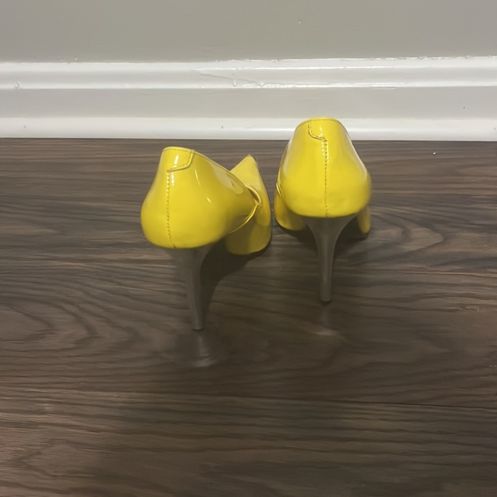 Yellow pumps - Picture 4 of 6